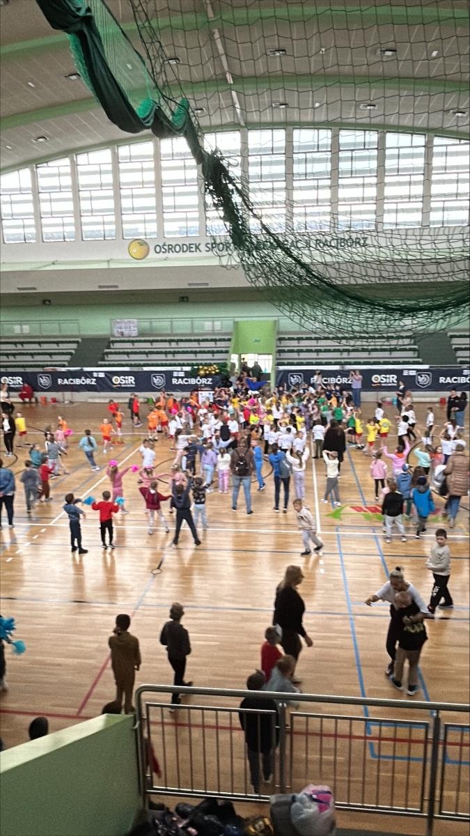 Zdjęcie w galerii na portalu naszraciborz.pl: Mały sport – wielkie emocje! XVIII Międzyprzedszkolna Spartakiada Sześciolatków w Raciborzu pełna radości i energii wiadomości z regionu