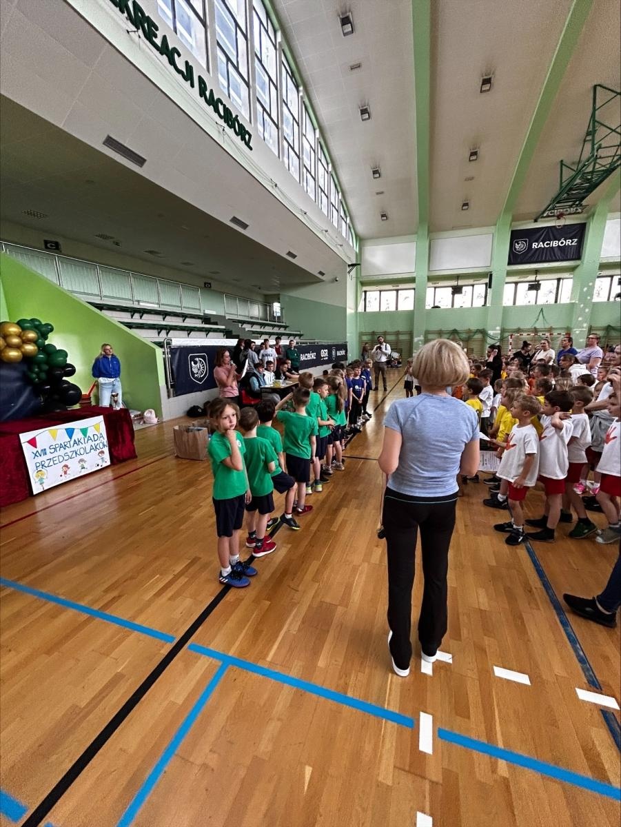 Zdjęcie w galerii na portalu naszraciborz.pl: Mały sport – wielkie emocje! XVIII Międzyprzedszkolna Spartakiada Sześciolatków w Raciborzu pełna radości i energii wiadomości z regionu