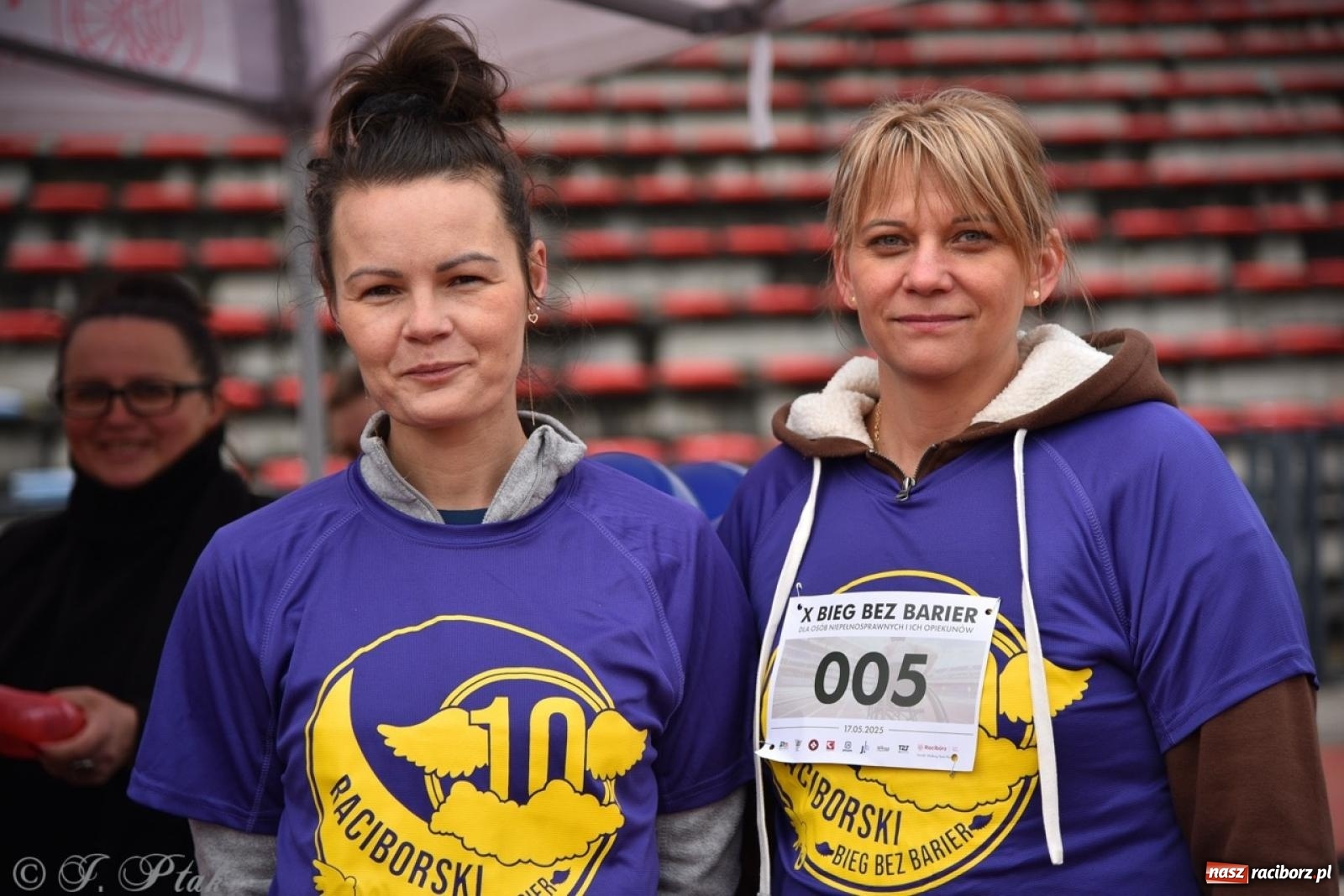 Zdjęcie w galerii na portalu naszraciborz.pl: Jubileuszowy Bieg bez barier na stadionie OSiR w Raciborzu wiadomości z regionu