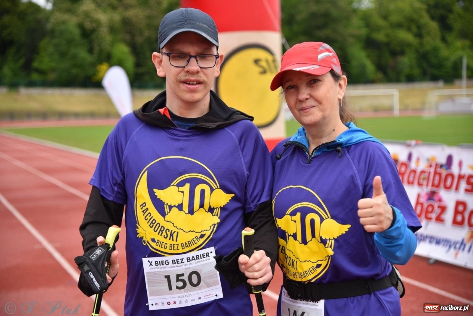 Zdjęcie w galerii na portalu naszraciborz.pl: Jubileuszowy Bieg bez barier na stadionie OSiR w Raciborzu wiadomości z regionu