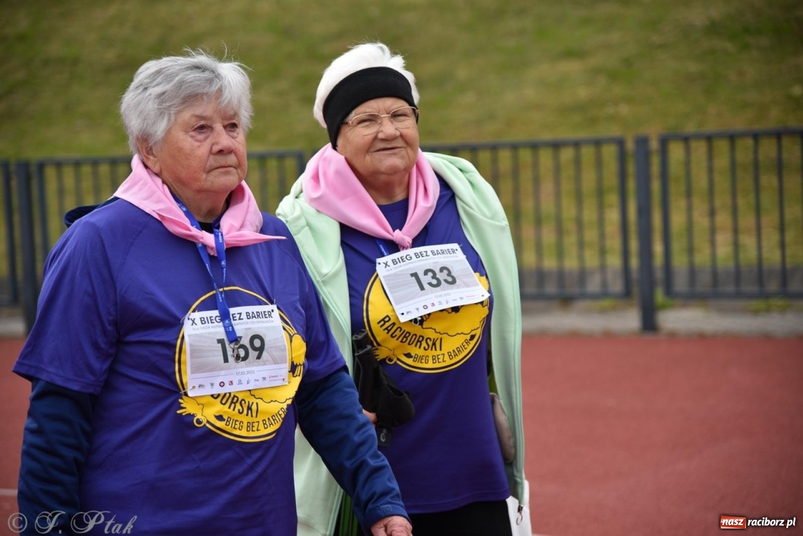 Zdjęcie w galerii na portalu naszraciborz.pl: Jubileuszowy Bieg bez barier na stadionie OSiR w Raciborzu wiadomości z regionu