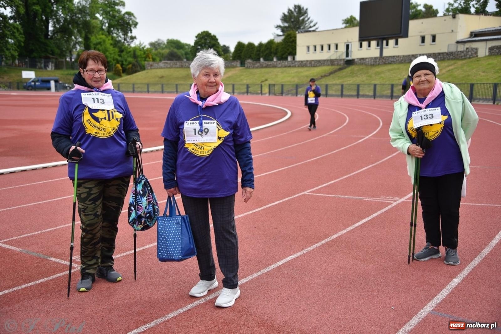 Zdjęcie w galerii na portalu naszraciborz.pl: Jubileuszowy Bieg bez barier na stadionie OSiR w Raciborzu wiadomości z regionu