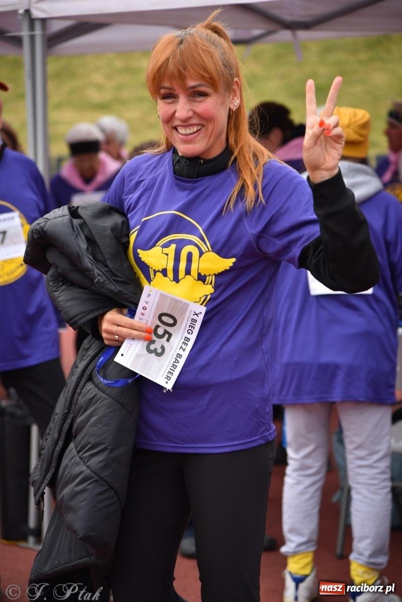 Zdjęcie w galerii na portalu naszraciborz.pl: Jubileuszowy Bieg bez barier na stadionie OSiR w Raciborzu wiadomości z regionu