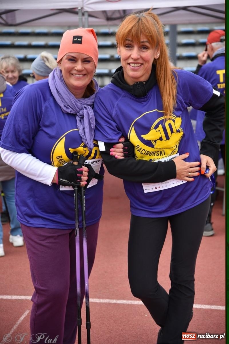 Zdjęcie w galerii na portalu naszraciborz.pl: Jubileuszowy Bieg bez barier na stadionie OSiR w Raciborzu wiadomości z regionu