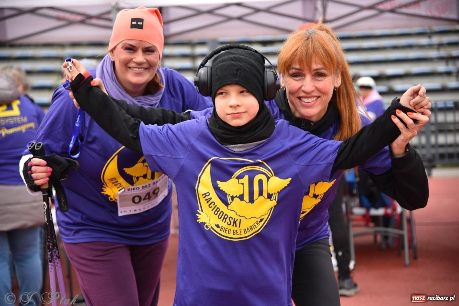 Zdjęcie w galerii na portalu naszraciborz.pl: Jubileuszowy Bieg bez barier na stadionie OSiR w Raciborzu wiadomości z regionu