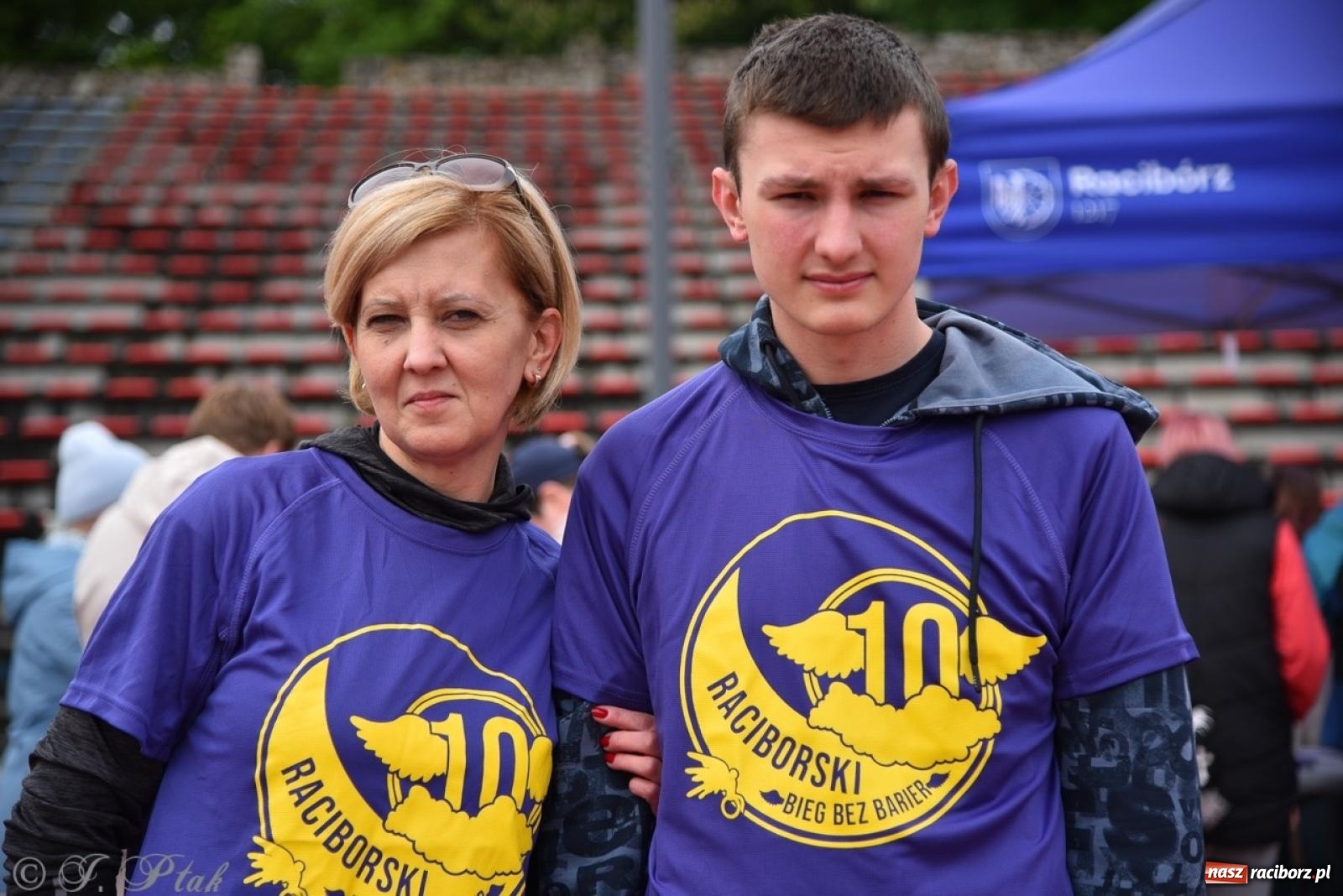 Zdjęcie w galerii na portalu naszraciborz.pl: Jubileuszowy Bieg bez barier na stadionie OSiR w Raciborzu wiadomości z regionu
