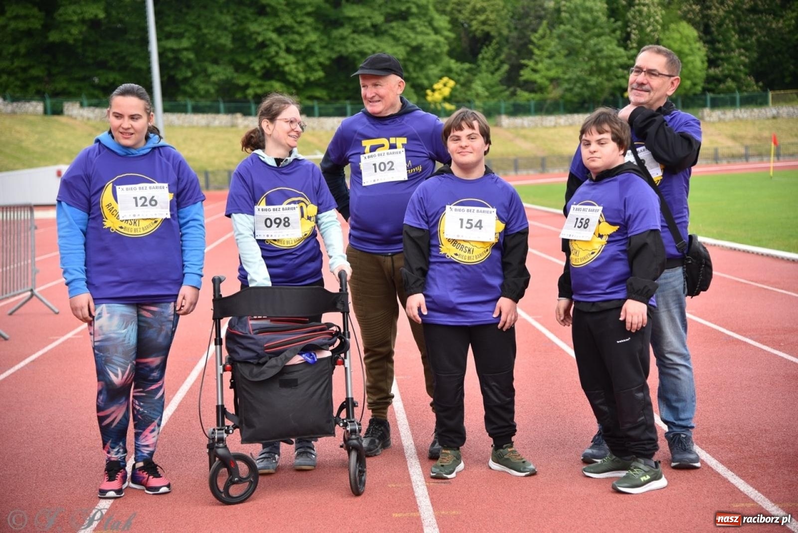 Zdjęcie w galerii na portalu naszraciborz.pl: Jubileuszowy Bieg bez barier na stadionie OSiR w Raciborzu wiadomości z regionu