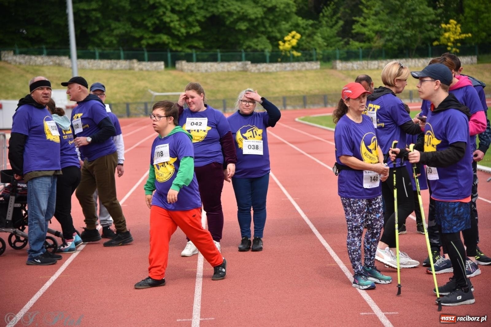Zdjęcie w galerii na portalu naszraciborz.pl: Jubileuszowy Bieg bez barier na stadionie OSiR w Raciborzu wiadomości z regionu