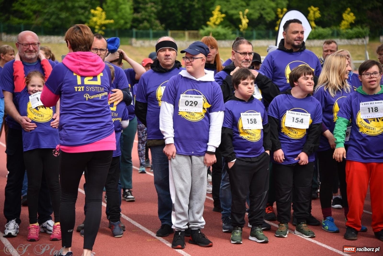 Zdjęcie w galerii na portalu naszraciborz.pl: Jubileuszowy Bieg bez barier na stadionie OSiR w Raciborzu wiadomości z regionu