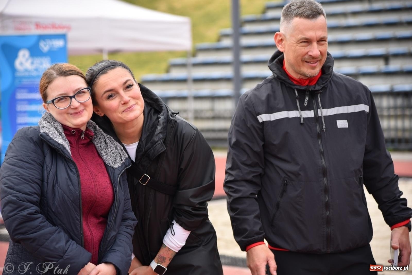 Zdjęcie w galerii na portalu naszraciborz.pl: Jubileuszowy Bieg bez barier na stadionie OSiR w Raciborzu wiadomości z regionu