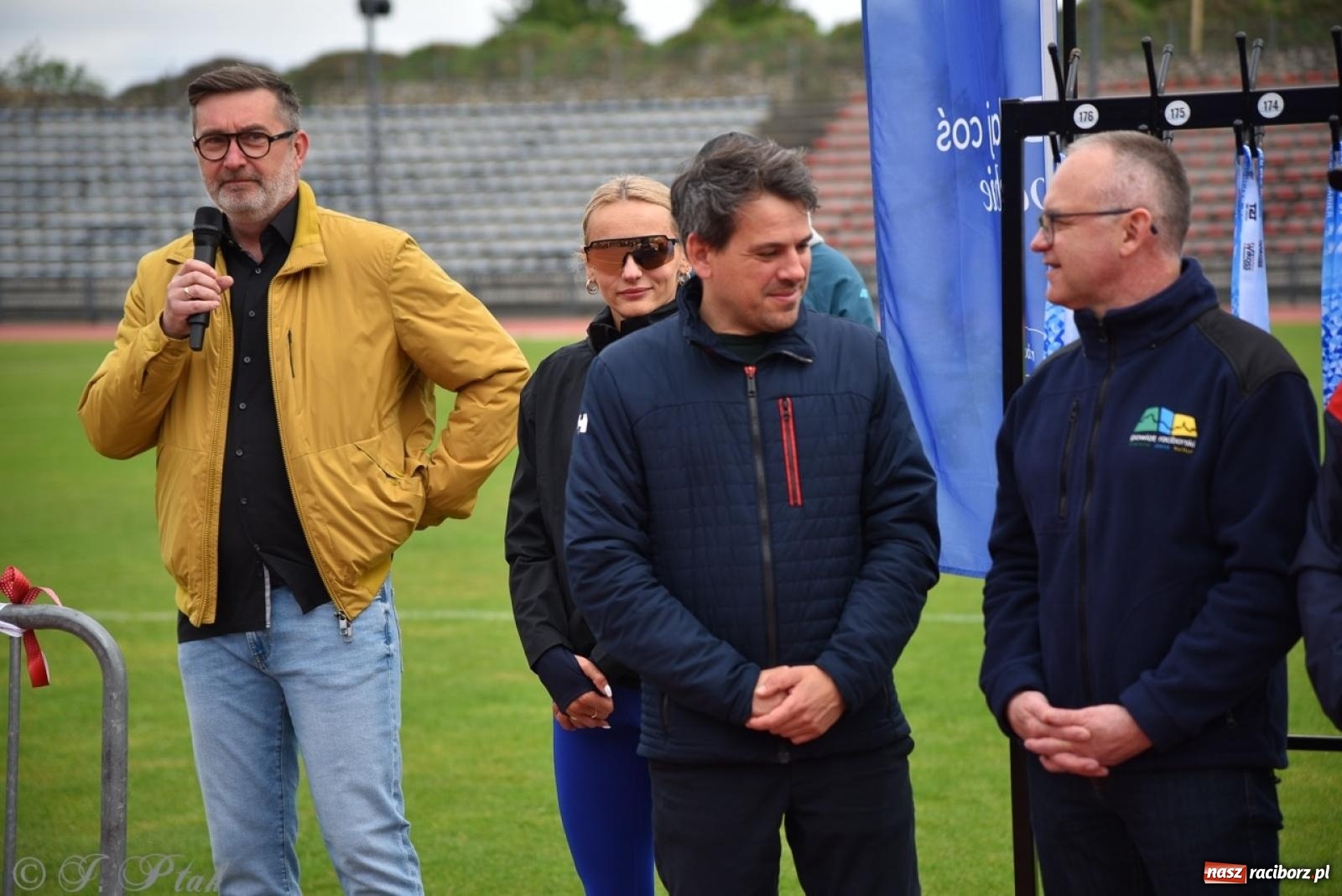 Zdjęcie w galerii na portalu naszraciborz.pl: Jubileuszowy Bieg bez barier na stadionie OSiR w Raciborzu wiadomości z regionu