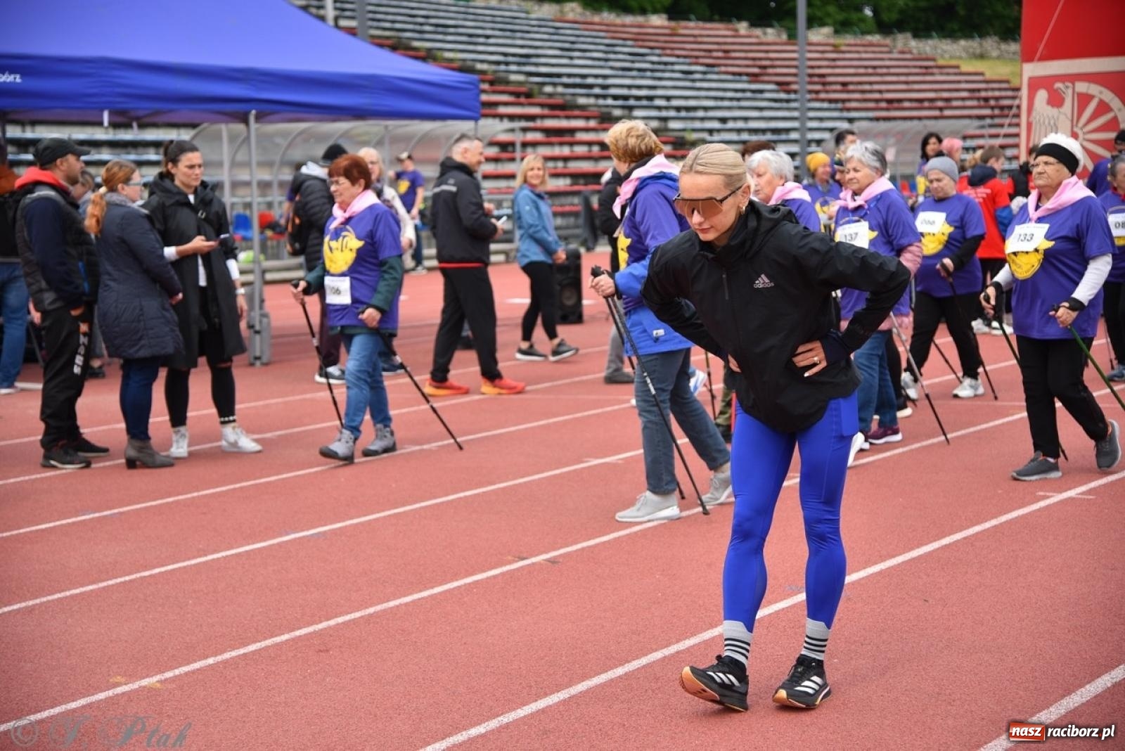 Zdjęcie w galerii na portalu naszraciborz.pl: Jubileuszowy Bieg bez barier na stadionie OSiR w Raciborzu wiadomości z regionu