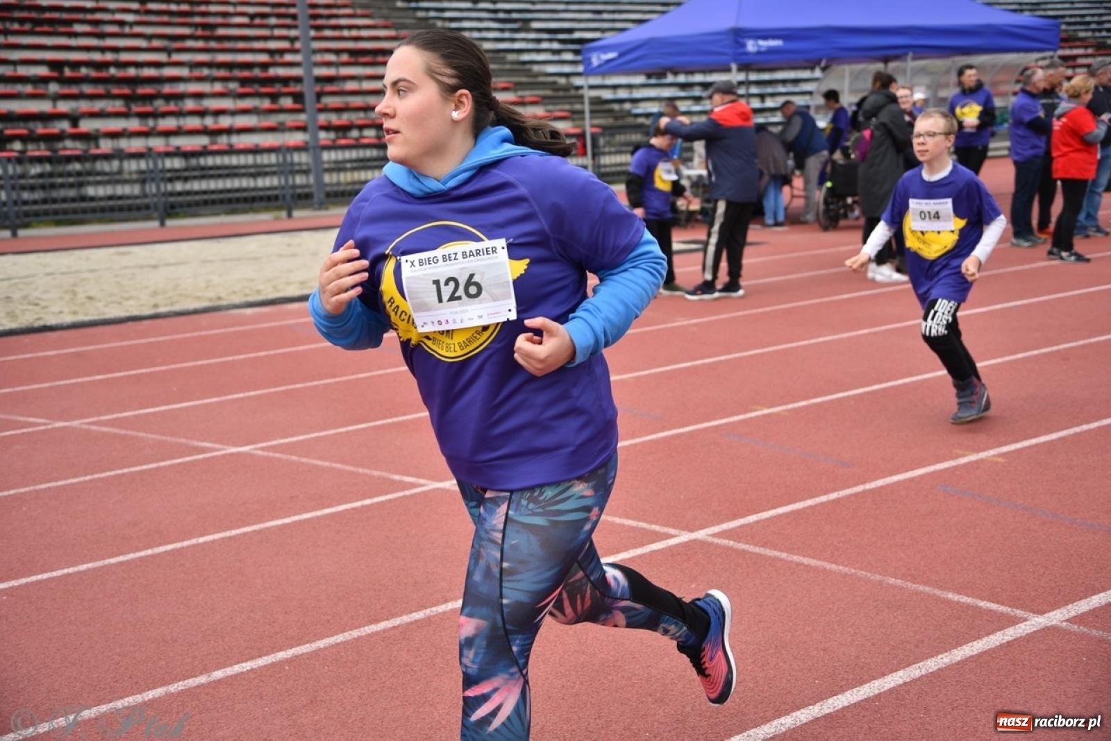 Zdjęcie w galerii na portalu naszraciborz.pl: Jubileuszowy Bieg bez barier na stadionie OSiR w Raciborzu wiadomości z regionu