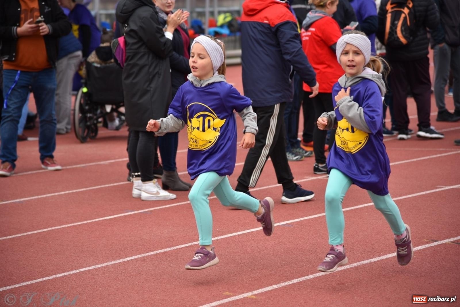 Zdjęcie w galerii na portalu naszraciborz.pl: Jubileuszowy Bieg bez barier na stadionie OSiR w Raciborzu wiadomości z regionu