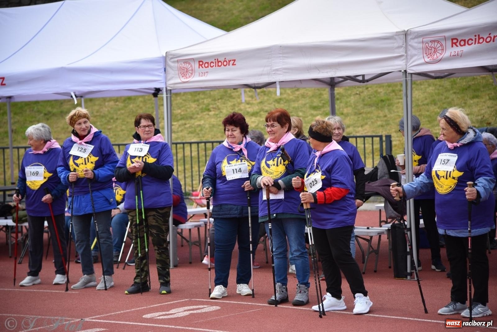 Zdjęcie w galerii na portalu naszraciborz.pl: Jubileuszowy Bieg bez barier na stadionie OSiR w Raciborzu wiadomości z regionu