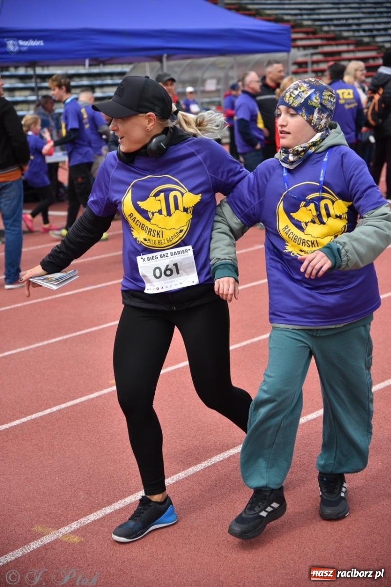 Zdjęcie w galerii na portalu naszraciborz.pl: Jubileuszowy Bieg bez barier na stadionie OSiR w Raciborzu wiadomości z regionu