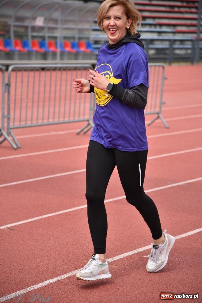 Zdjęcie w galerii na portalu naszraciborz.pl: Jubileuszowy Bieg bez barier na stadionie OSiR w Raciborzu wiadomości z regionu