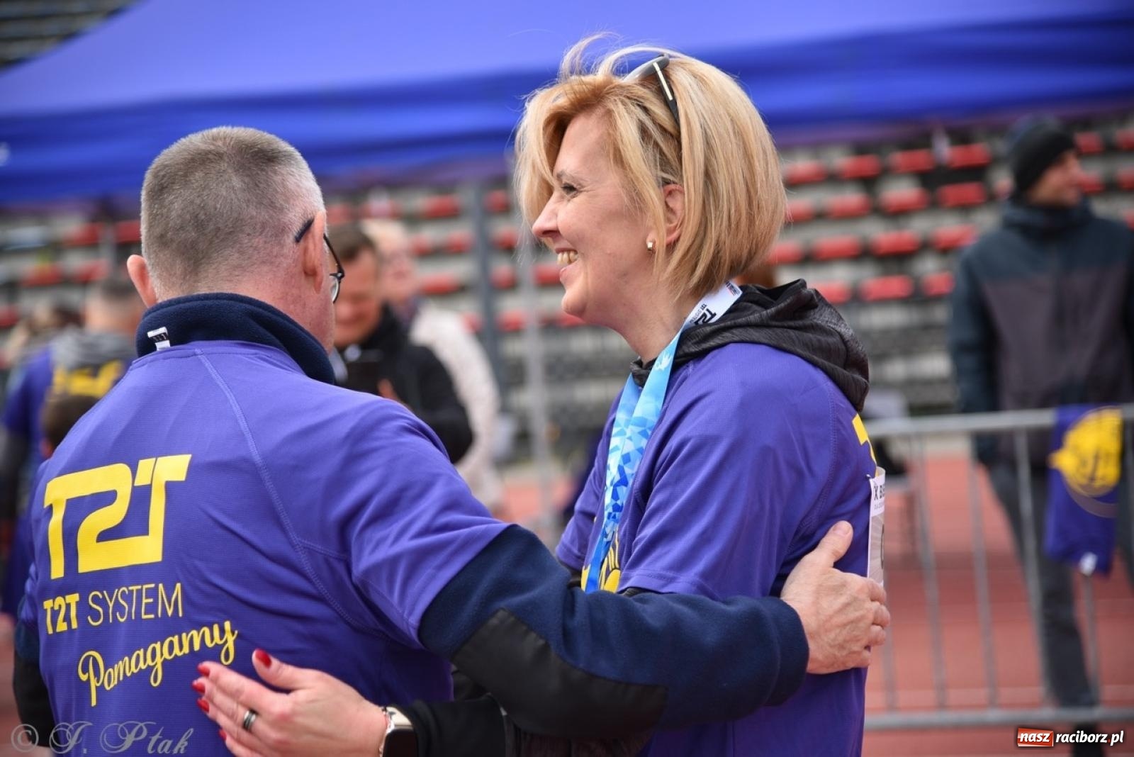 Zdjęcie w galerii na portalu naszraciborz.pl: Jubileuszowy Bieg bez barier na stadionie OSiR w Raciborzu wiadomości z regionu