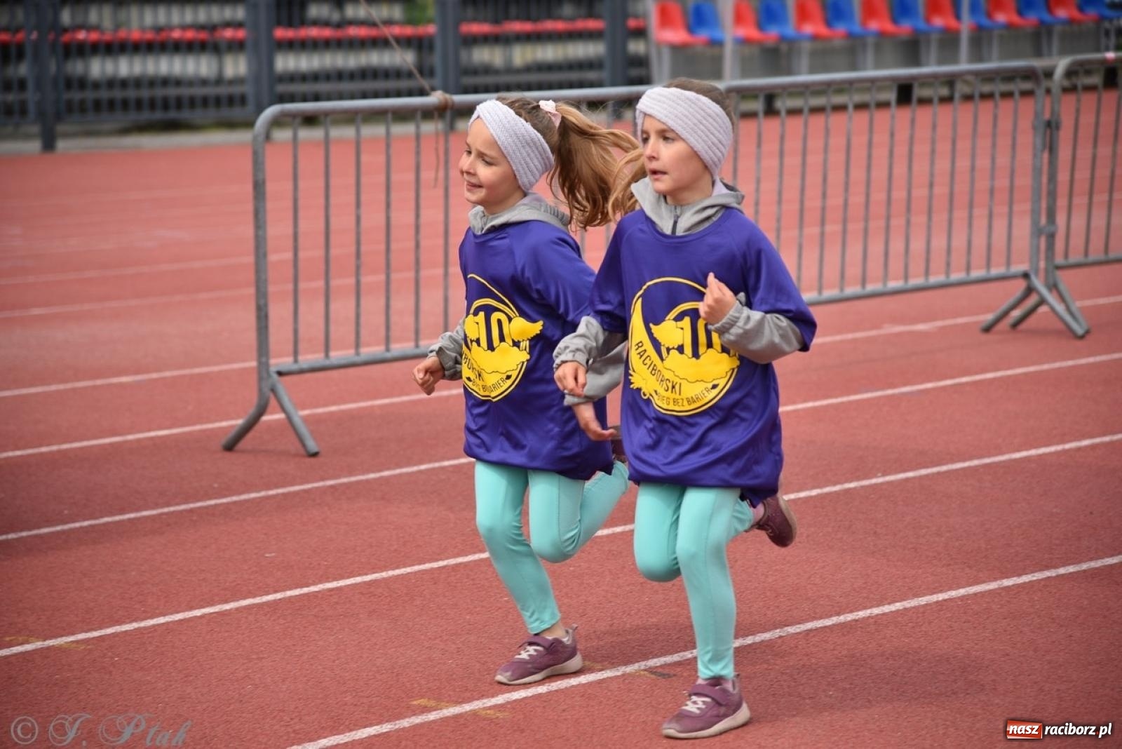 Zdjęcie w galerii na portalu naszraciborz.pl: Jubileuszowy Bieg bez barier na stadionie OSiR w Raciborzu wiadomości z regionu