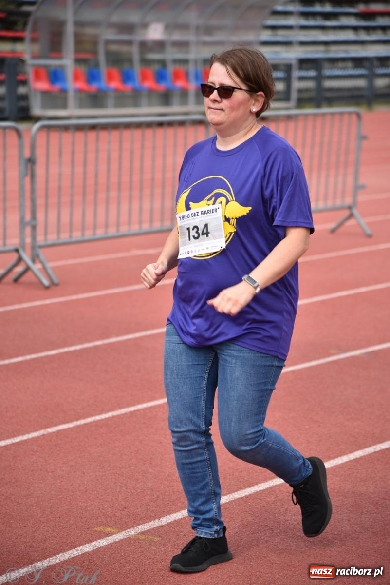 Zdjęcie w galerii na portalu naszraciborz.pl: Jubileuszowy Bieg bez barier na stadionie OSiR w Raciborzu wiadomości z regionu
