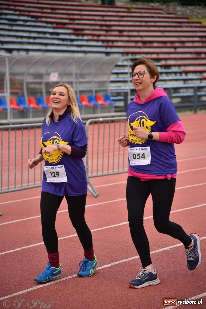 Zdjęcie w galerii na portalu naszraciborz.pl: Jubileuszowy Bieg bez barier na stadionie OSiR w Raciborzu wiadomości z regionu