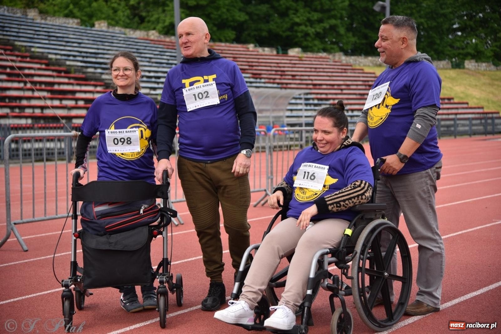 Zdjęcie w galerii na portalu naszraciborz.pl: Jubileuszowy Bieg bez barier na stadionie OSiR w Raciborzu wiadomości z regionu