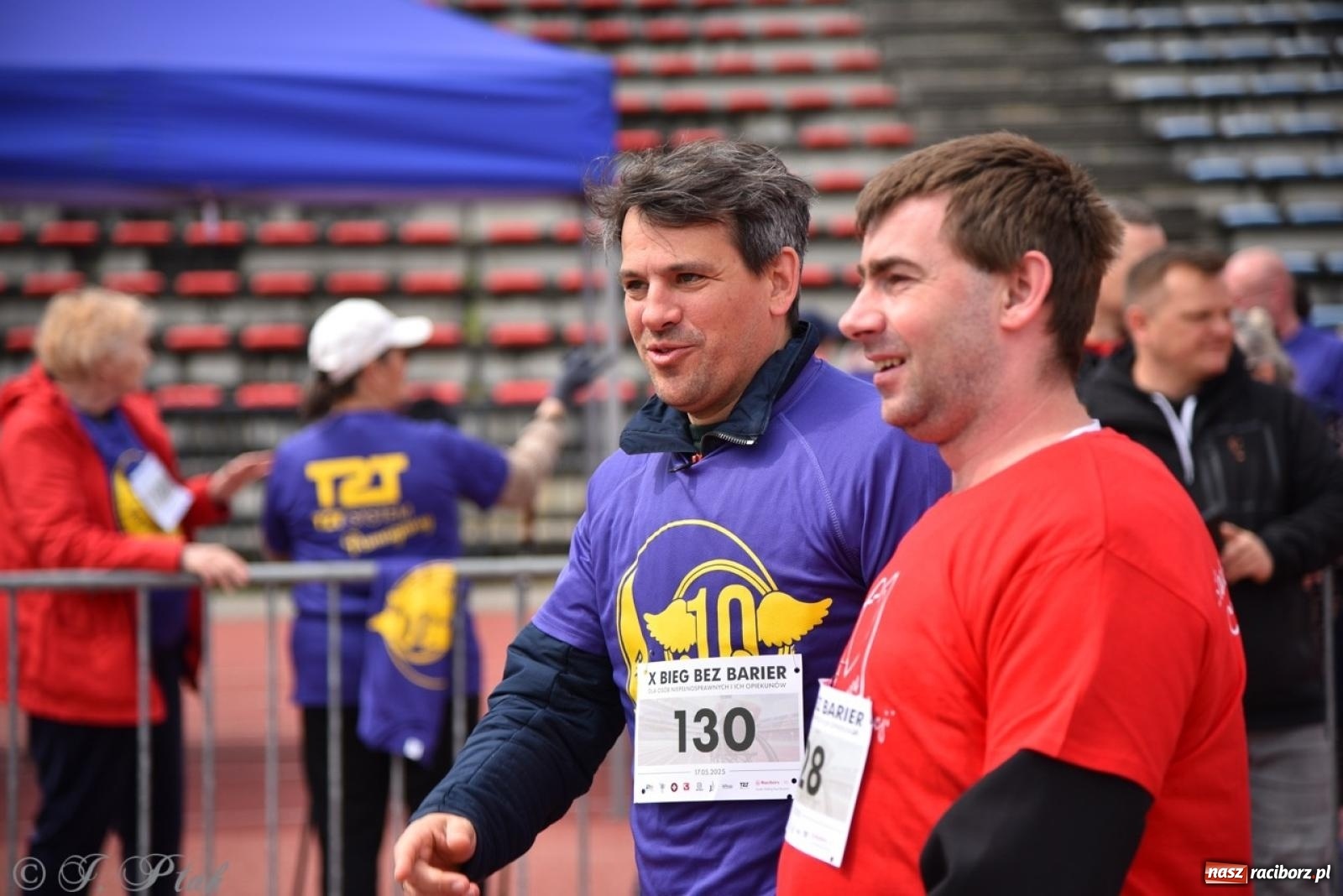 Zdjęcie w galerii na portalu naszraciborz.pl: Jubileuszowy Bieg bez barier na stadionie OSiR w Raciborzu wiadomości z regionu