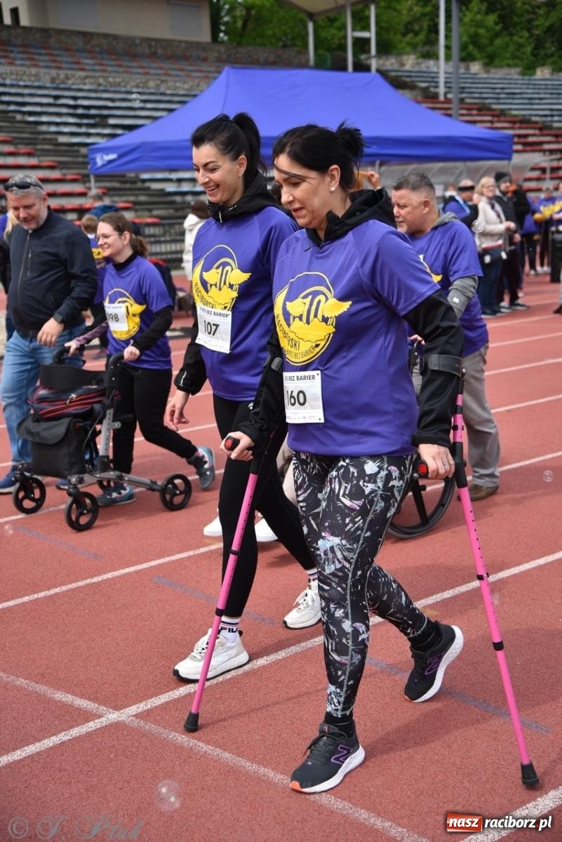 Zdjęcie w galerii na portalu naszraciborz.pl: Jubileuszowy Bieg bez barier na stadionie OSiR w Raciborzu wiadomości z regionu
