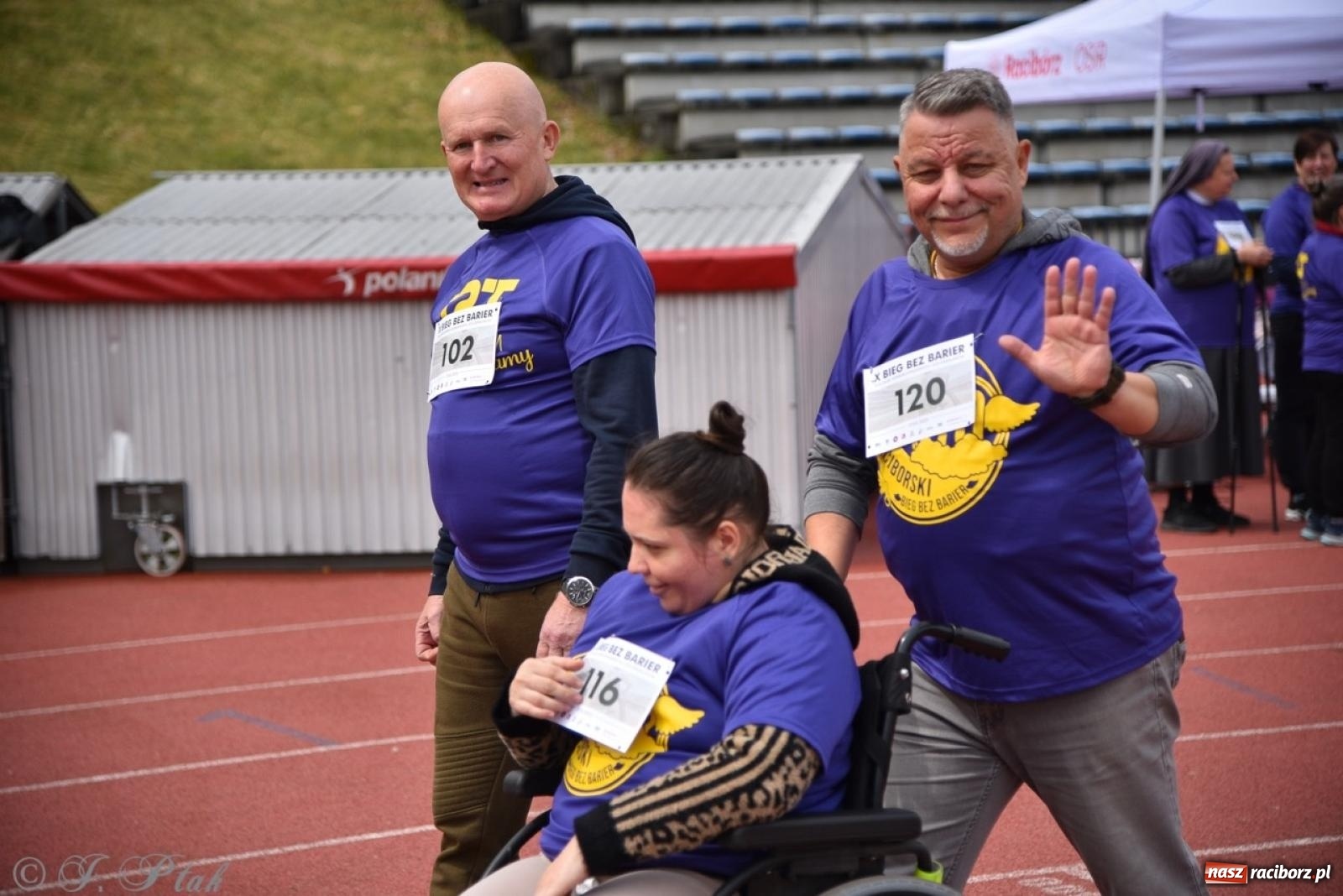 Zdjęcie w galerii na portalu naszraciborz.pl: Jubileuszowy Bieg bez barier na stadionie OSiR w Raciborzu wiadomości z regionu
