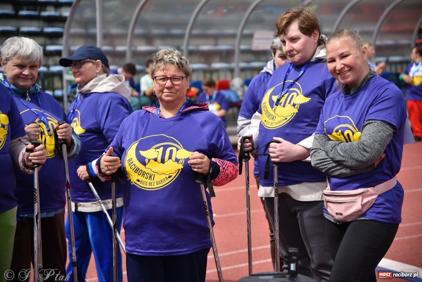 Zdjęcie w galerii na portalu naszraciborz.pl: Jubileuszowy Bieg bez barier na stadionie OSiR w Raciborzu wiadomości z regionu