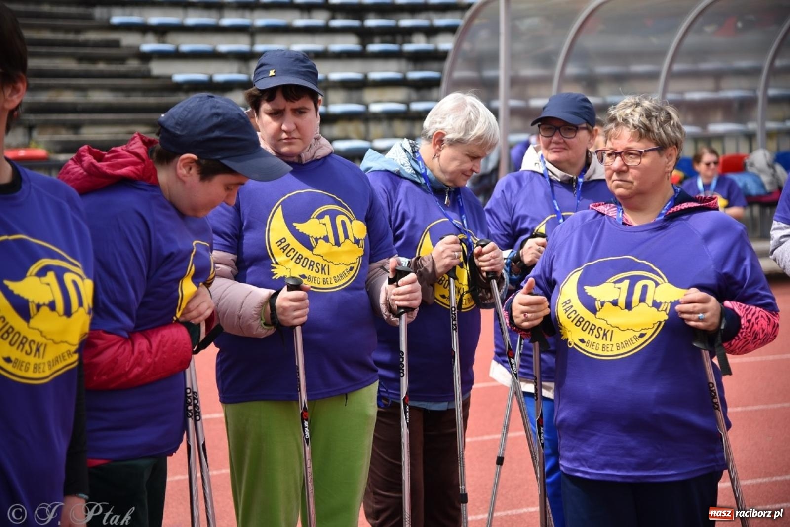Zdjęcie w galerii na portalu naszraciborz.pl: Jubileuszowy Bieg bez barier na stadionie OSiR w Raciborzu wiadomości z regionu