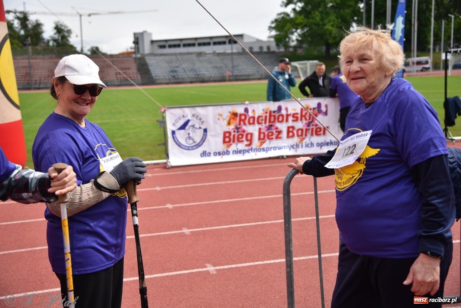 Zdjęcie w galerii na portalu naszraciborz.pl: Jubileuszowy Bieg bez barier na stadionie OSiR w Raciborzu wiadomości z regionu