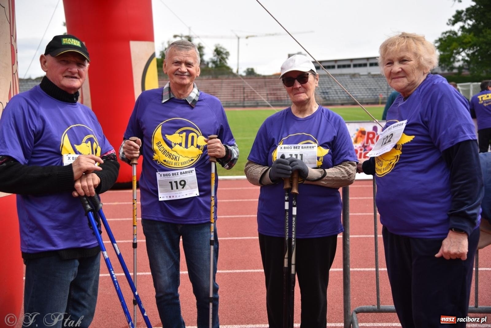 Zdjęcie w galerii na portalu naszraciborz.pl: Jubileuszowy Bieg bez barier na stadionie OSiR w Raciborzu wiadomości z regionu