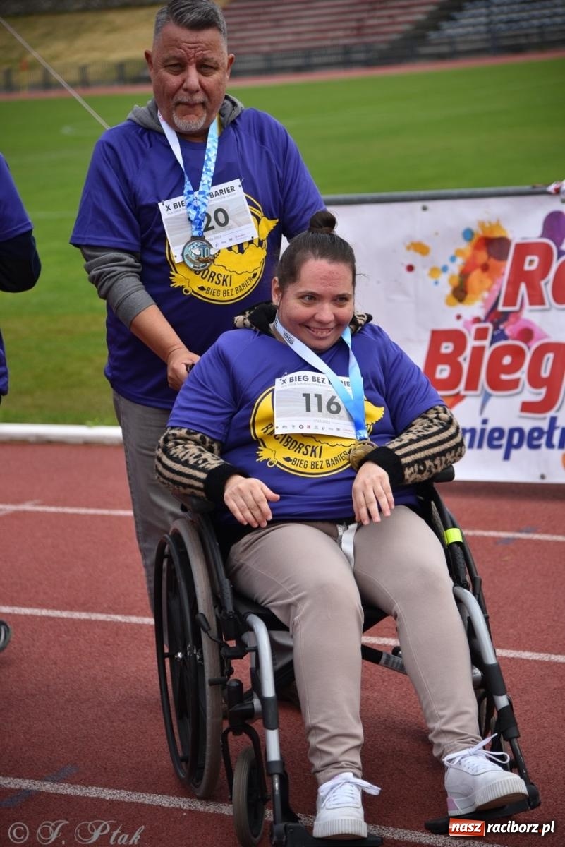 Zdjęcie w galerii na portalu naszraciborz.pl: Jubileuszowy Bieg bez barier na stadionie OSiR w Raciborzu wiadomości z regionu