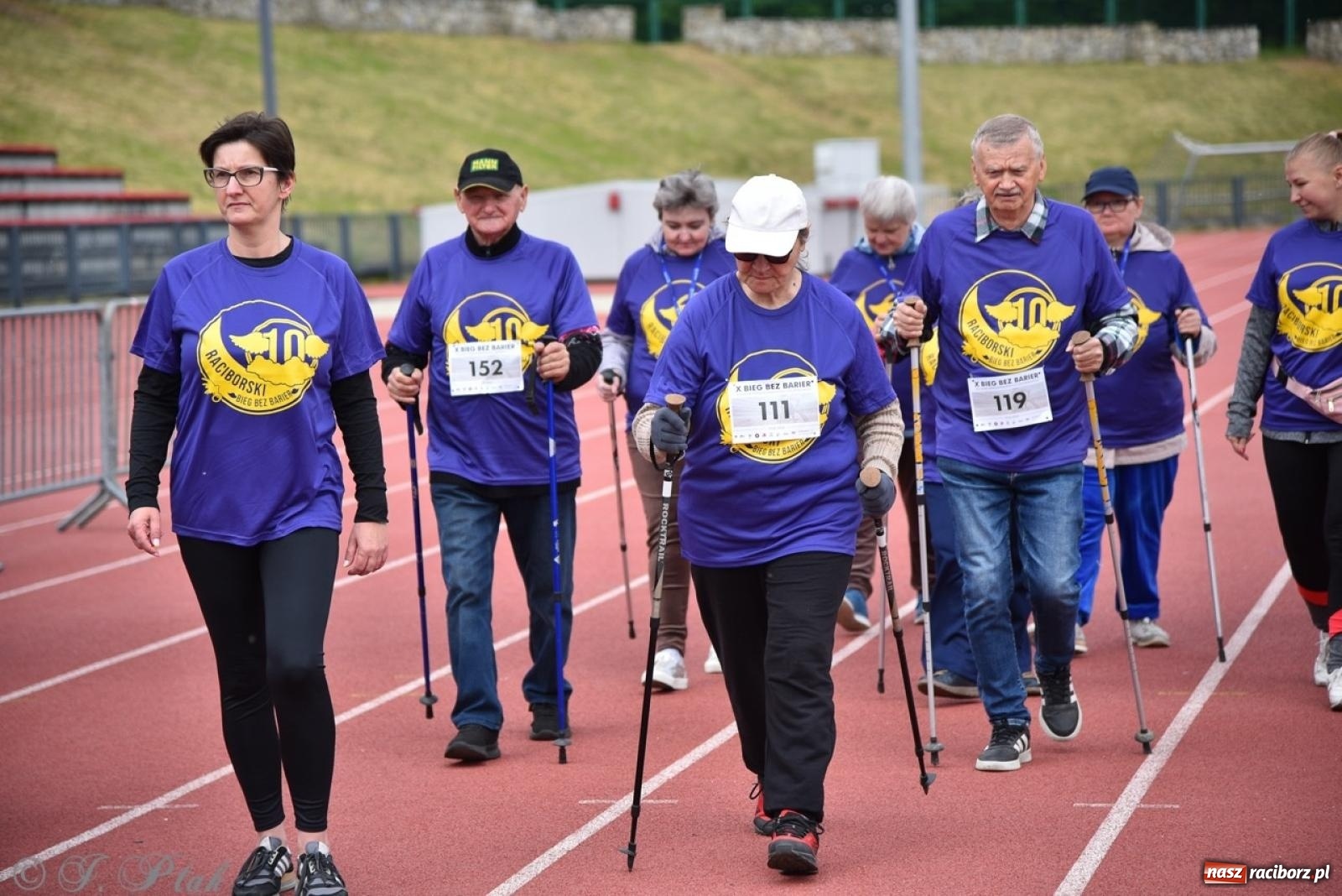 Zdjęcie w galerii na portalu naszraciborz.pl: Jubileuszowy Bieg bez barier na stadionie OSiR w Raciborzu wiadomości z regionu