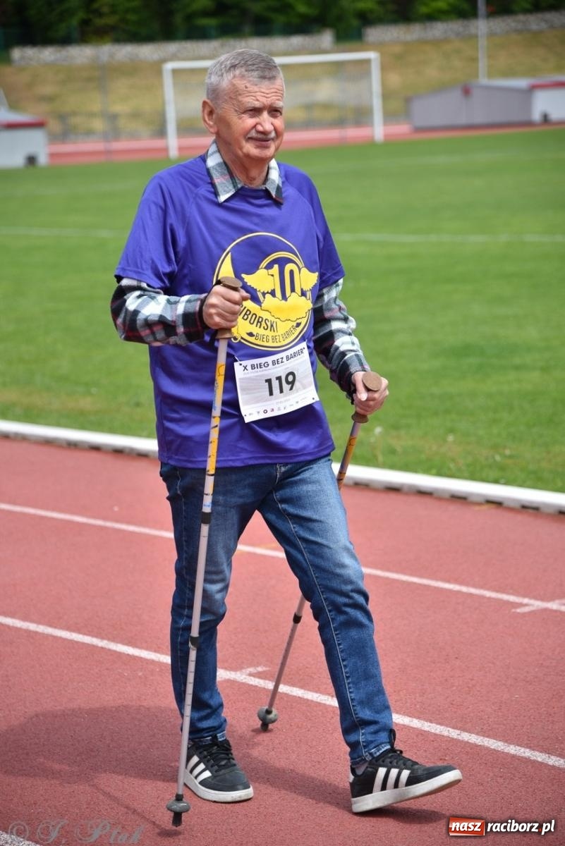 Zdjęcie w galerii na portalu naszraciborz.pl: Jubileuszowy Bieg bez barier na stadionie OSiR w Raciborzu wiadomości z regionu