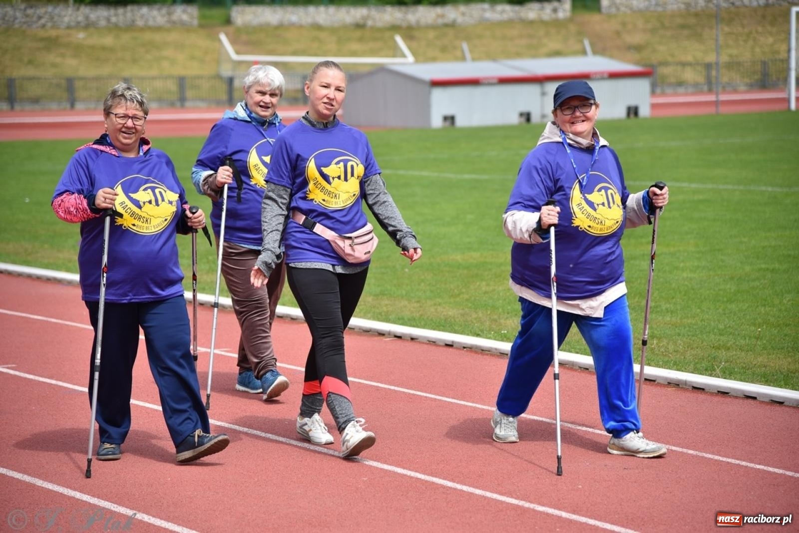 Zdjęcie w galerii na portalu naszraciborz.pl: Jubileuszowy Bieg bez barier na stadionie OSiR w Raciborzu wiadomości z regionu