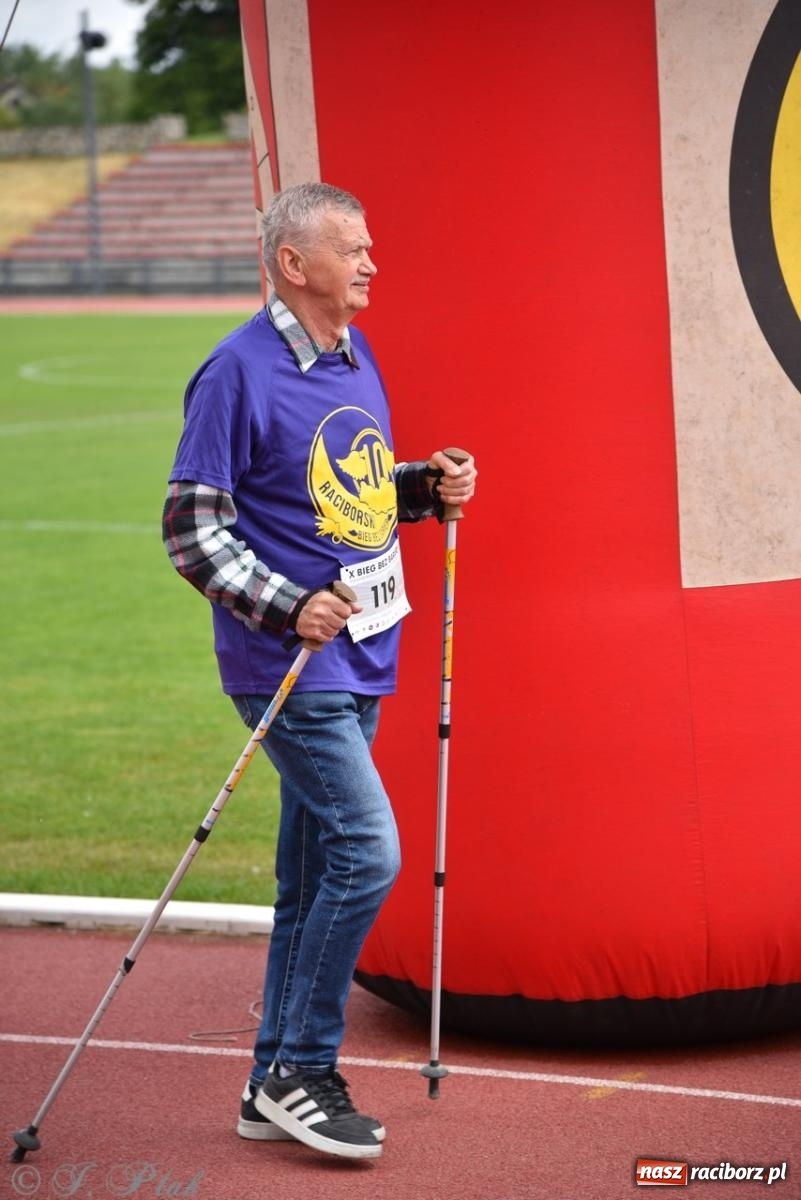 Zdjęcie w galerii na portalu naszraciborz.pl: Jubileuszowy Bieg bez barier na stadionie OSiR w Raciborzu wiadomości z regionu