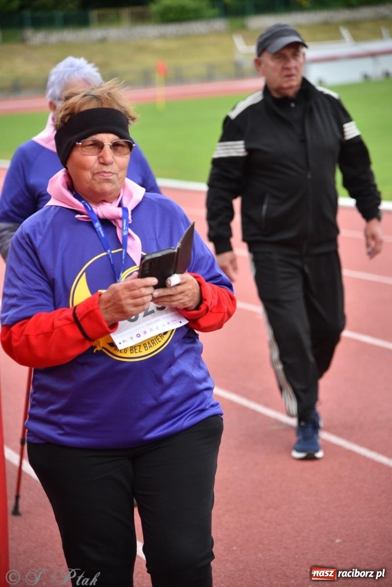 Zdjęcie w galerii na portalu naszraciborz.pl: Jubileuszowy Bieg bez barier na stadionie OSiR w Raciborzu wiadomości z regionu