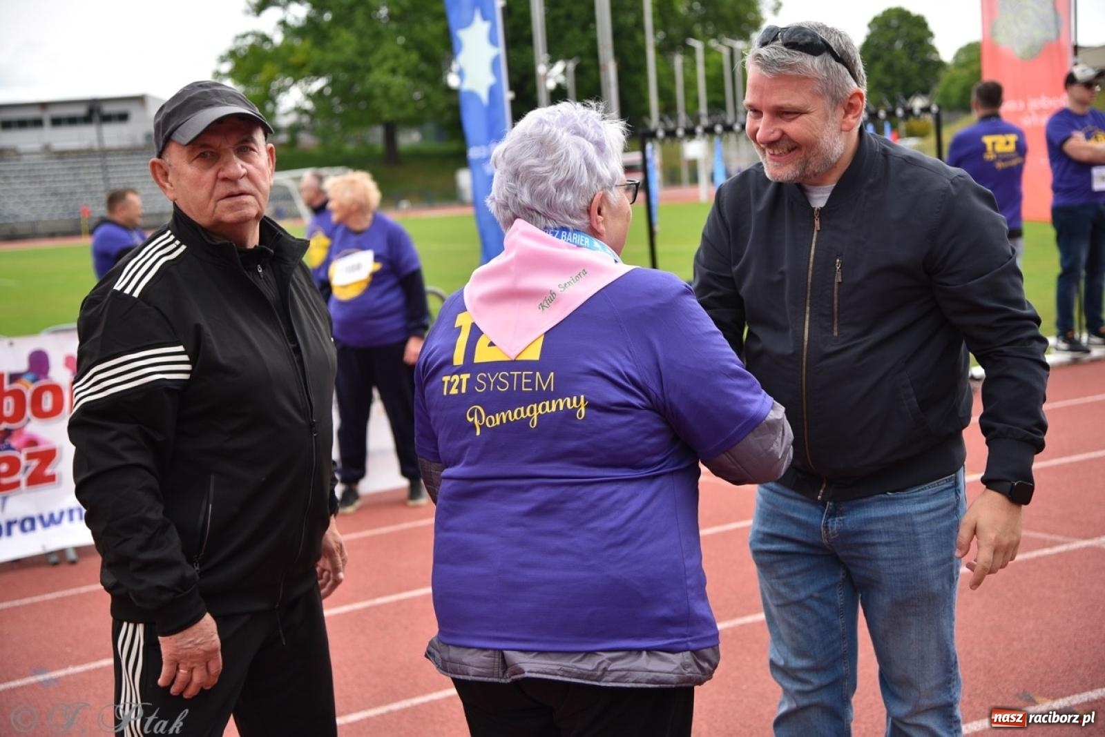 Zdjęcie w galerii na portalu naszraciborz.pl: Jubileuszowy Bieg bez barier na stadionie OSiR w Raciborzu wiadomości z regionu