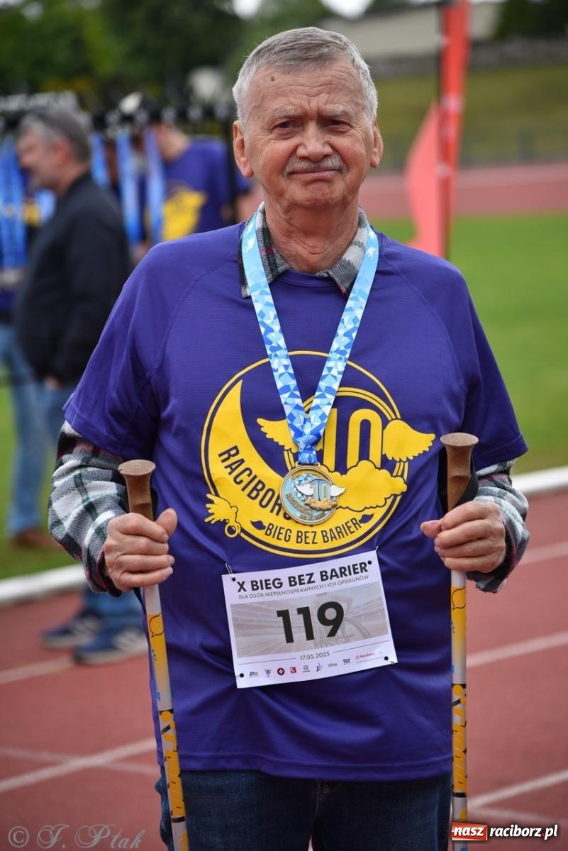 Zdjęcie w galerii na portalu naszraciborz.pl: Jubileuszowy Bieg bez barier na stadionie OSiR w Raciborzu wiadomości z regionu