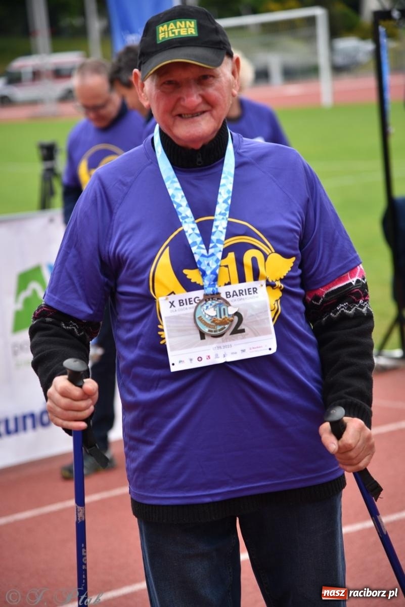 Zdjęcie w galerii na portalu naszraciborz.pl: Jubileuszowy Bieg bez barier na stadionie OSiR w Raciborzu wiadomości z regionu