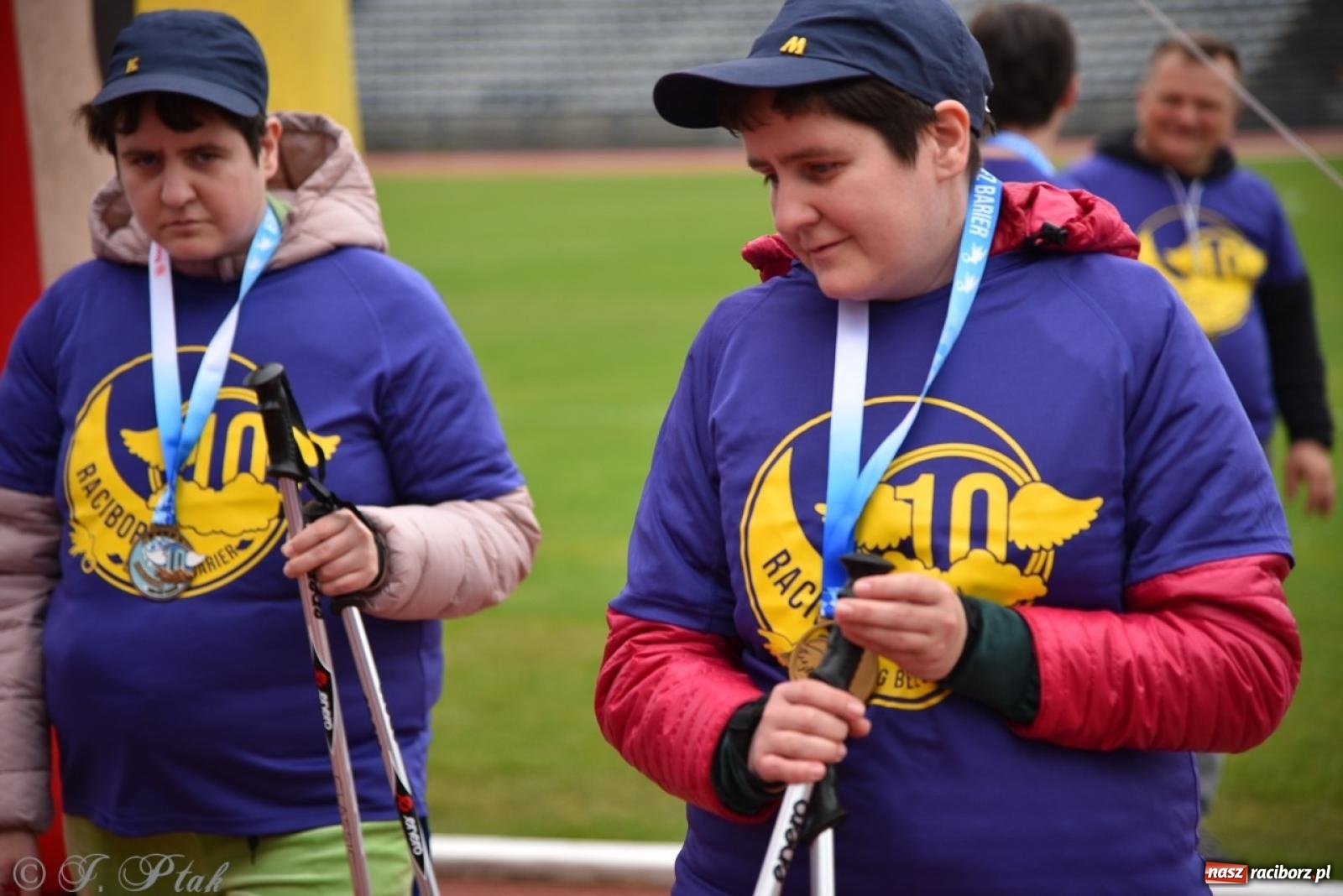 Zdjęcie w galerii na portalu naszraciborz.pl: Jubileuszowy Bieg bez barier na stadionie OSiR w Raciborzu wiadomości z regionu