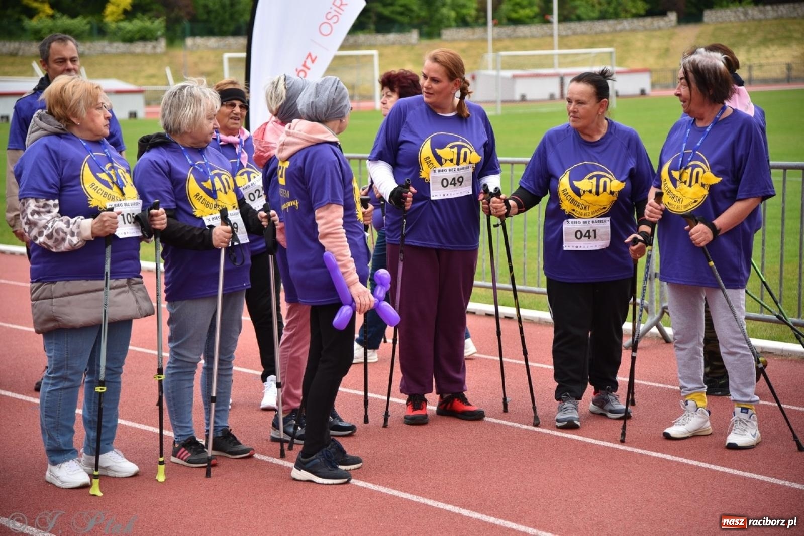 Zdjęcie w galerii na portalu naszraciborz.pl: Jubileuszowy Bieg bez barier na stadionie OSiR w Raciborzu wiadomości z regionu