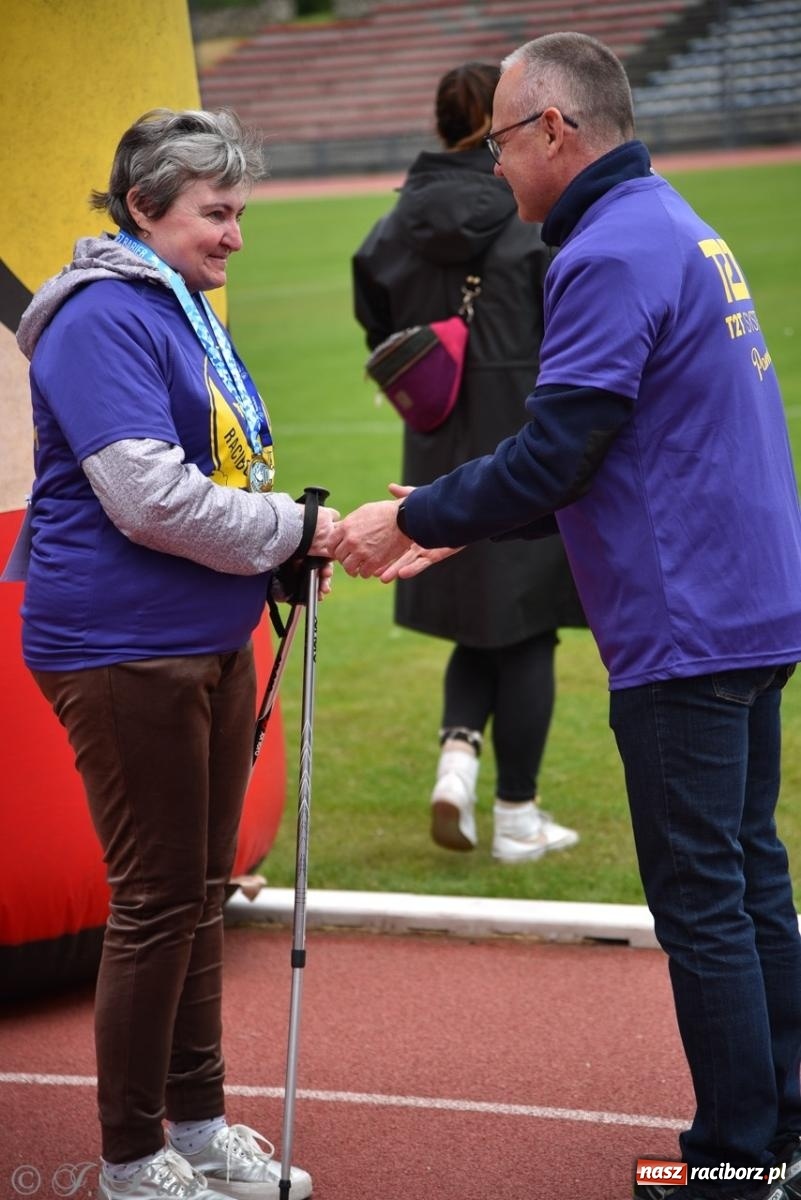 Zdjęcie w galerii na portalu naszraciborz.pl: Jubileuszowy Bieg bez barier na stadionie OSiR w Raciborzu wiadomości z regionu