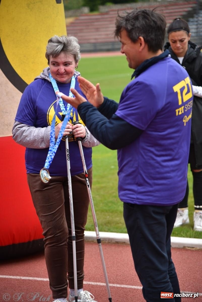 Zdjęcie w galerii na portalu naszraciborz.pl: Jubileuszowy Bieg bez barier na stadionie OSiR w Raciborzu wiadomości z regionu