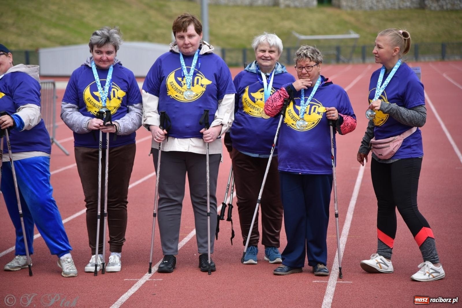 Zdjęcie w galerii na portalu naszraciborz.pl: Jubileuszowy Bieg bez barier na stadionie OSiR w Raciborzu wiadomości z regionu