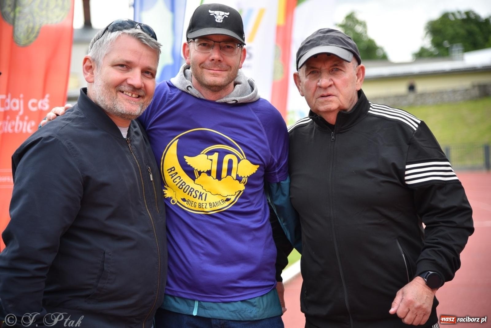 Zdjęcie w galerii na portalu naszraciborz.pl: Jubileuszowy Bieg bez barier na stadionie OSiR w Raciborzu wiadomości z regionu