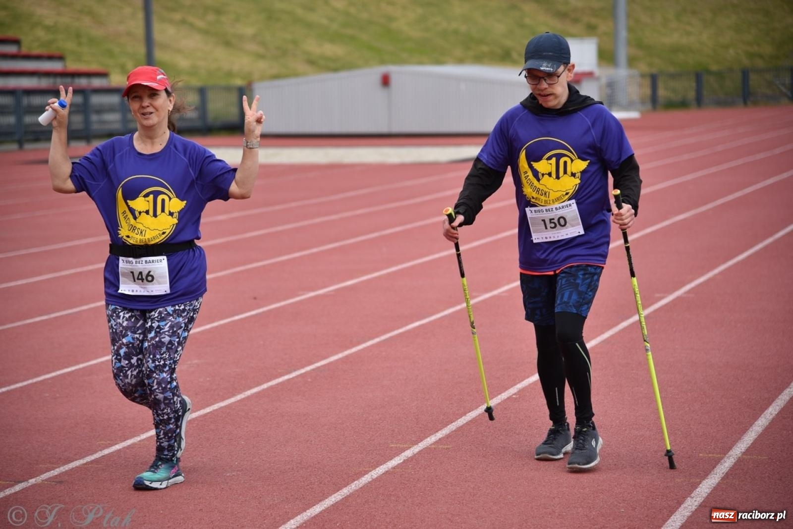Zdjęcie w galerii na portalu naszraciborz.pl: Jubileuszowy Bieg bez barier na stadionie OSiR w Raciborzu wiadomości z regionu