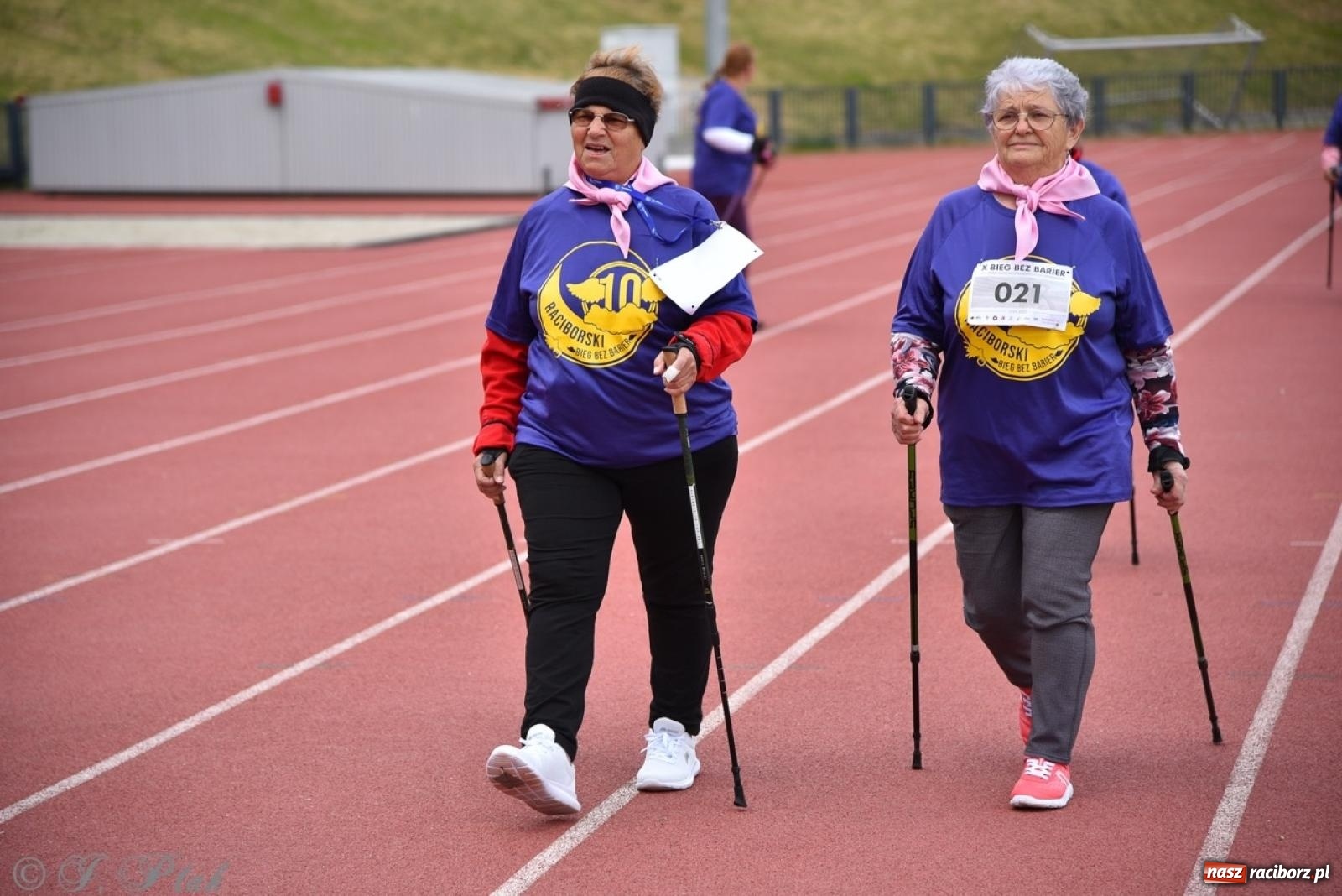 Zdjęcie w galerii na portalu naszraciborz.pl: Jubileuszowy Bieg bez barier na stadionie OSiR w Raciborzu wiadomości z regionu